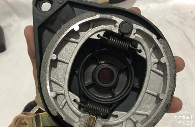 电动鼓刹和碟刹哪个好_电动车鼓刹图片_什么是鼓刹电机