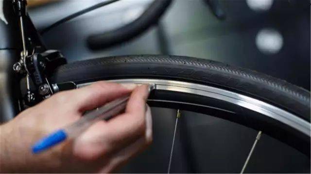 自行车碳纤维座管_碳座管对骑行_碳架骑行台