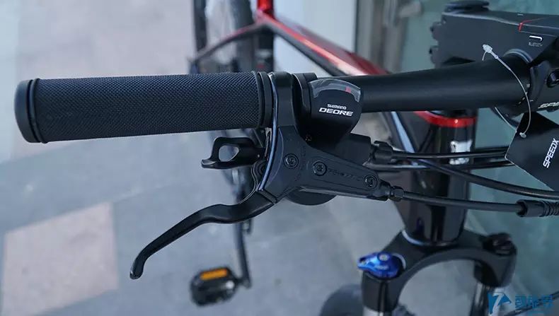 山地车前叉肩控还是线控_山地车前叉线控和肩控的区别_山地车肩控和线控图解