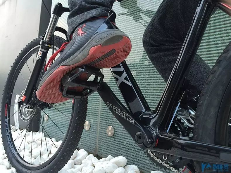 山地车前叉线控和肩控的区别_山地车肩控和线控图解_山地车前叉肩控还是线控