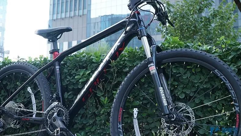 山地车前叉线控和肩控的区别_山地车肩控和线控图解_山地车前叉肩控还是线控