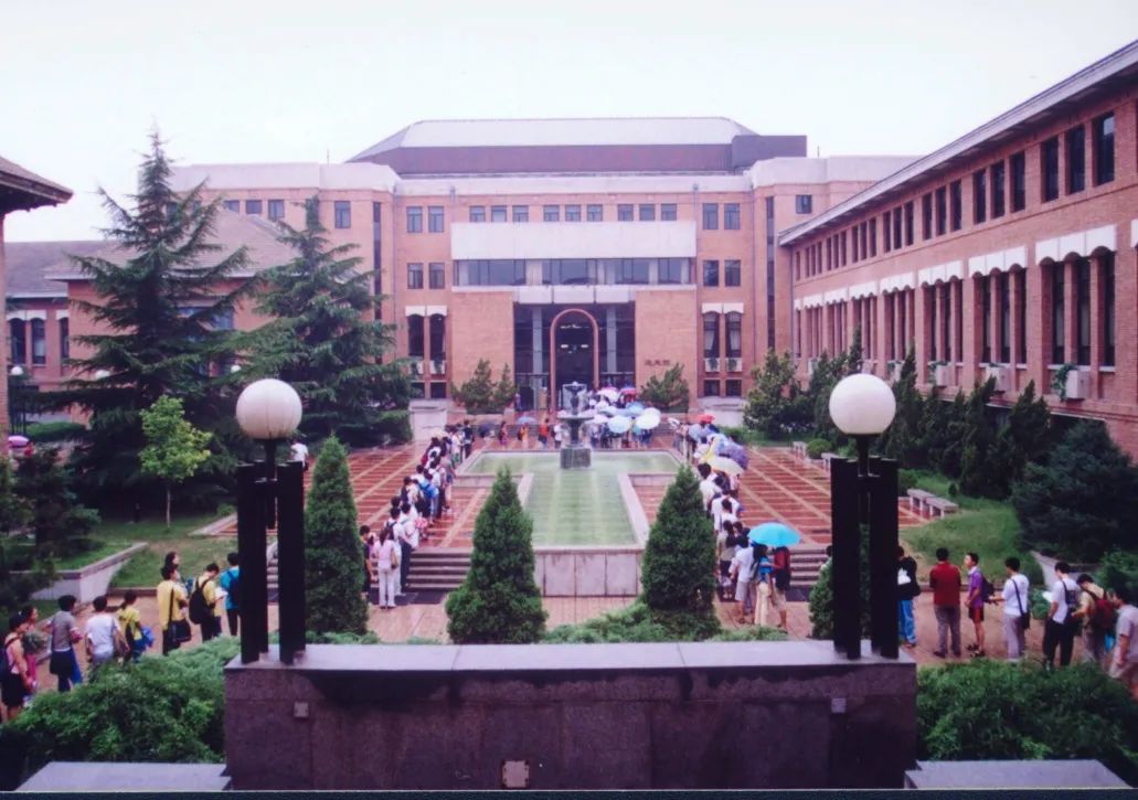 星空体育官方网站 清华学生排长队的地方，藏着什么宝？