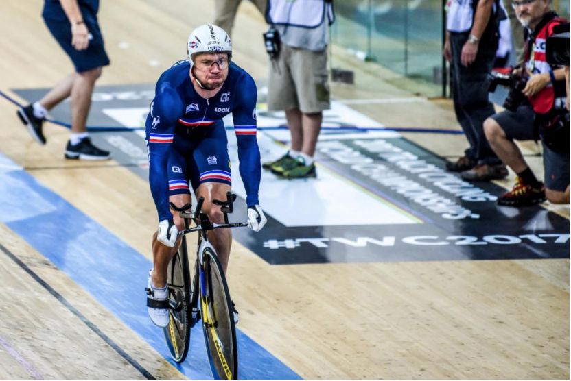 自行车xc赛道_自行车赛道需要戴头盔吗_自行车赛道宣传标识