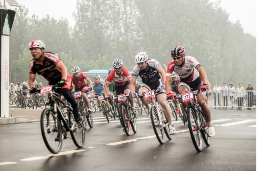 自行车xc赛道_自行车赛道需要戴头盔吗_自行车赛道宣传标识