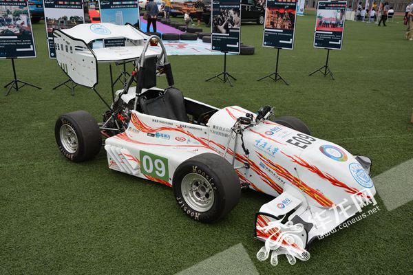 星空体育app下载入口 司机们注意！重庆大学汽车文化节带你上车啦