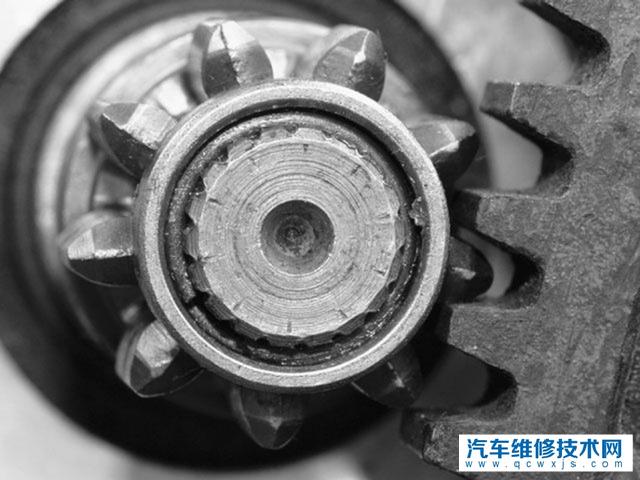 起动机是怎么工作的?起动机如何带动发动机的?