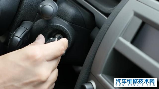 起动机是怎么工作的?起动机如何带动发动机的?