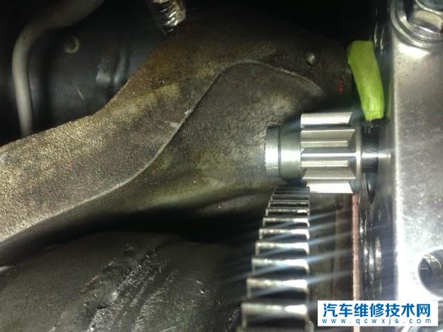 起动机是怎么工作的?起动机如何带动发动机的?