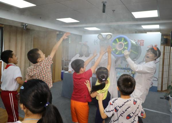 星空体育app官方下载 “悦读书写新未来”2019长宁少儿暑期读书月启航