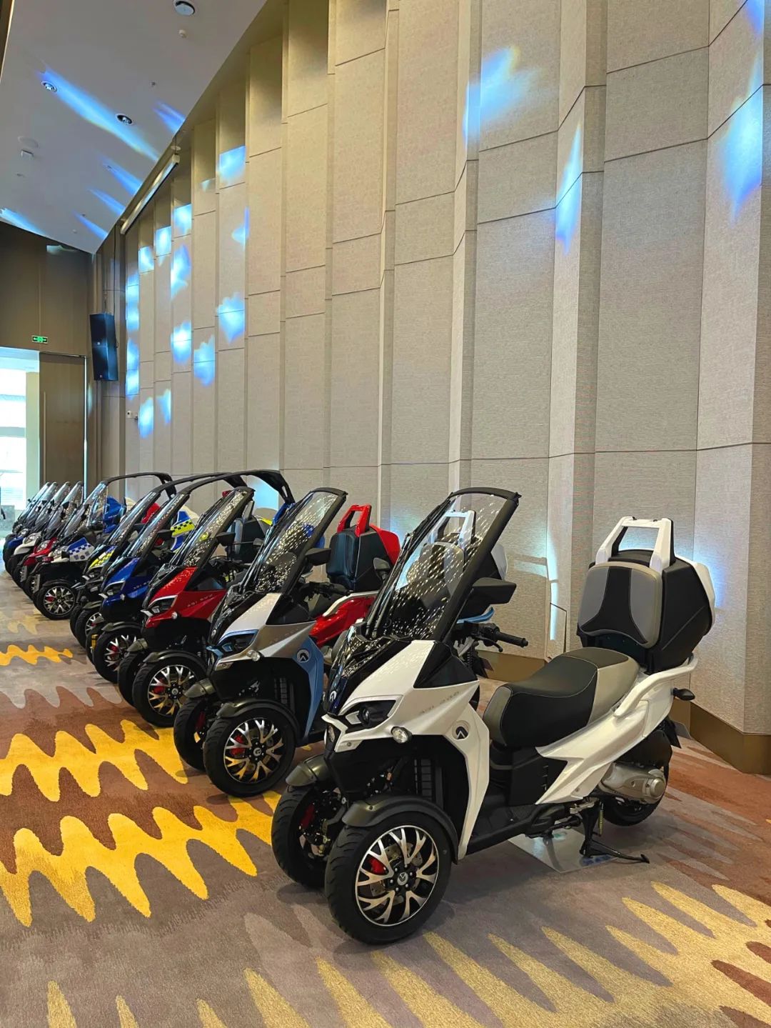 两轮平衡智能车图片_两轮平衡智能车有哪些_两轮自平衡智能车