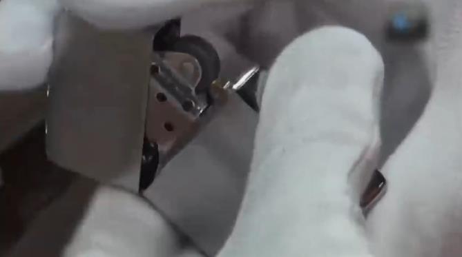 zipoo打火机换新棉花_zippo打火机棉芯怎么换_zippo打火机换棉芯多少钱