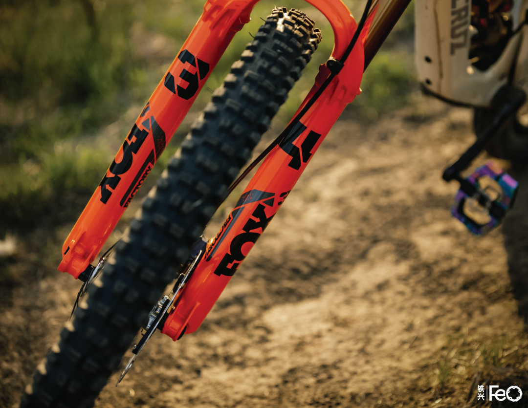 自行车前叉安装_自行车安装前叉线怎么摆放_自行车前叉安装视频教程