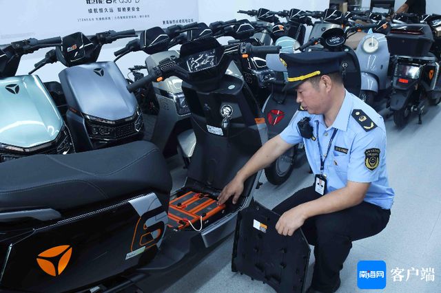 爱玛锂电电动自行车_爱玛锂电池自行车_自行车电动锂电爱玛能用吗