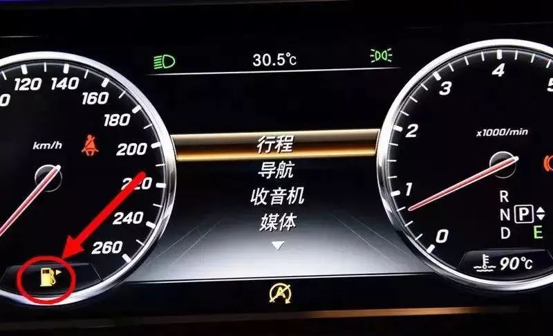 加油正确打火机方法图解_加油正确打火机方法视频_打火机加油正确方法