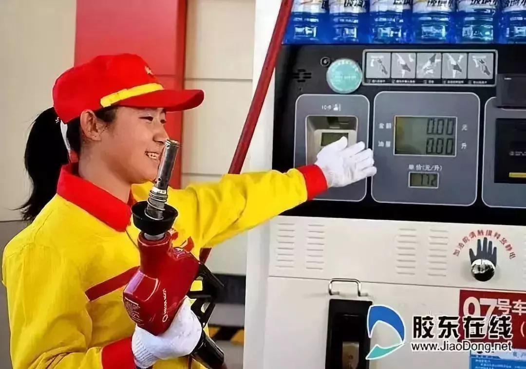 加油正确打火机方法图解_打火机加油正确方法_加油正确打火机方法视频