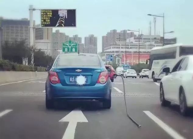 加油正确打火机方法视频_加油正确打火机方法图解_打火机加油正确方法