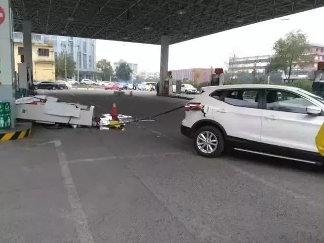 打火机加油正确方法_加油正确打火机方法视频_加油正确打火机方法图解