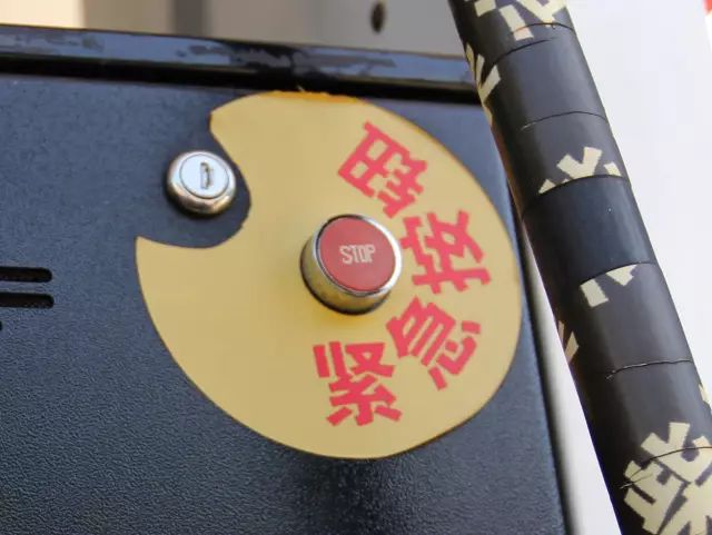 加油正确打火机方法图解_打火机加油正确方法_加油的打火机怎么用