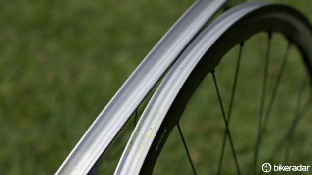 公路轮组买方指南——献给那些准备升级轮组的新手