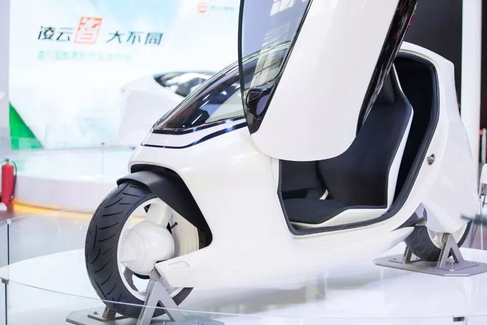 两轮平衡智能车图片_两轮平衡智能车_智能双轮平衡电动车