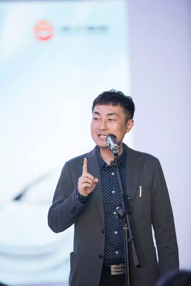 智能双轮平衡电动车_两轮平衡智能车图片_两轮平衡智能车