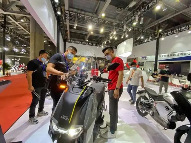 爱玛锂电池电动自行车_自行车电动池锂电爱玛怎么充电_自行车电动池锂电爱玛能用吗