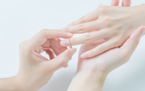 下班途中驾驶摩托车摔倒是否属工伤