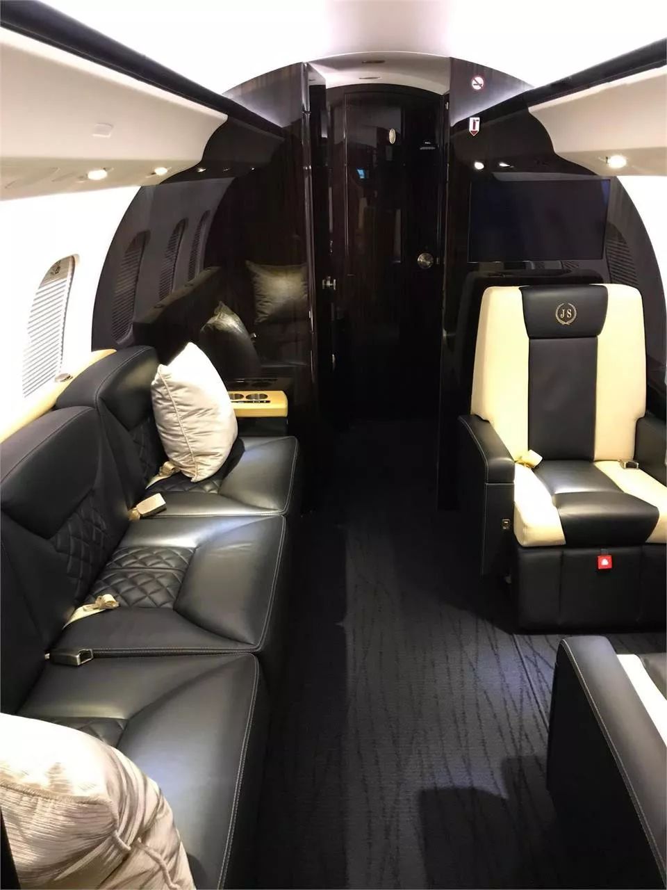 庞巴迪公务机价格_庞巴迪最好的公务飞机_庞巴迪公务机比不过湾流吗