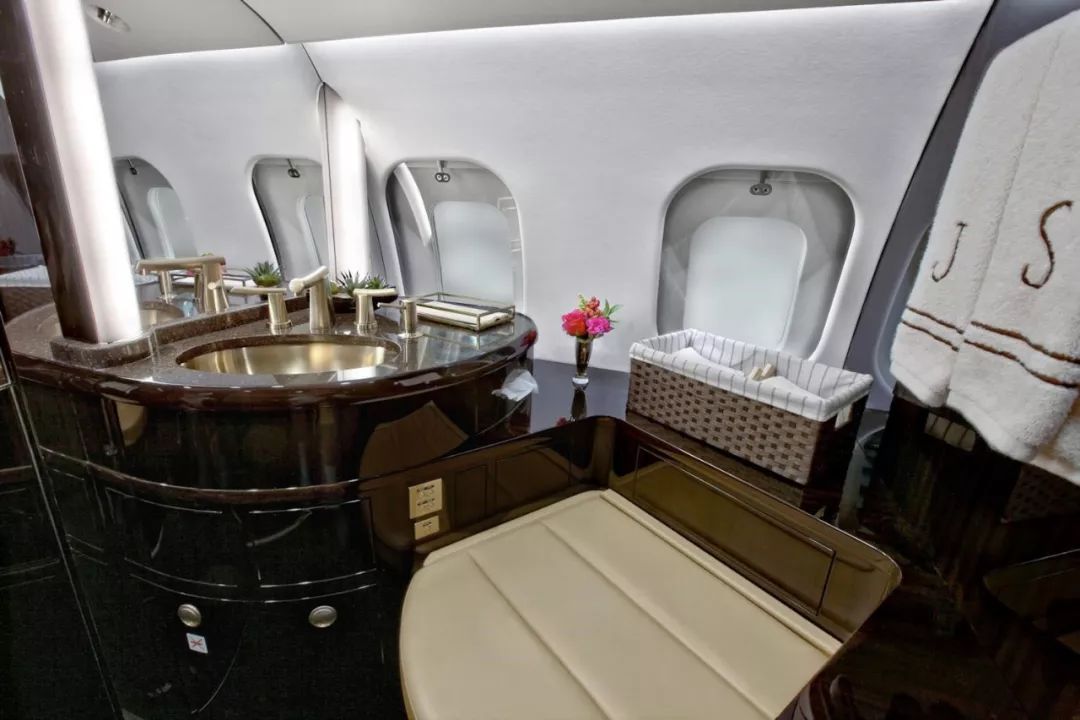 庞巴迪公务机价格_庞巴迪公务机比不过湾流吗_庞巴迪最好的公务飞机