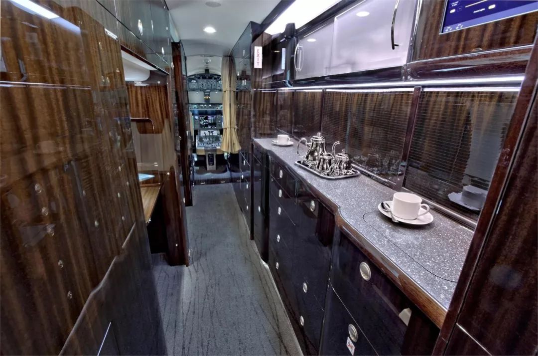 庞巴迪公务机比不过湾流吗_庞巴迪最好的公务飞机_庞巴迪公务机价格