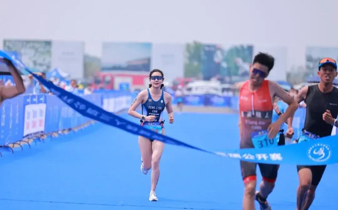 女子自行车运动_女自行车运动员_自行车运动员训练视频