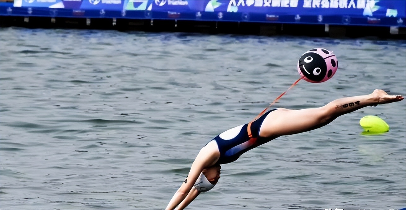 自行车运动员训练视频_女自行车运动员_女子自行车运动