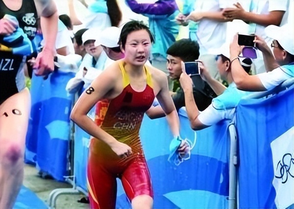 女自行车运动员_女子自行车运动_自行车运动员训练视频