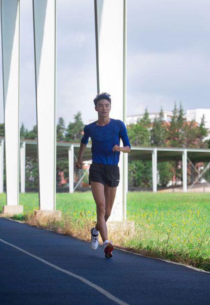 女子自行车运动_女自行车运动员_自行车运动员训练视频