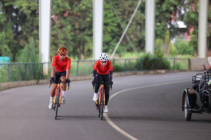 女子自行车运动_自行车运动员训练视频_女自行车运动员