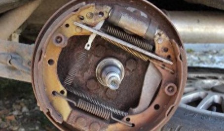 鼓刹碟刹外表怎么看_鼓刹碟刹的区别_碟刹好还是鼓刹好