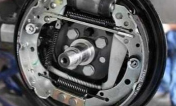 鼓刹碟刹外表怎么看_碟刹好还是鼓刹好_鼓刹碟刹的区别