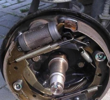 鼓刹碟刹外表怎么看_碟刹好还是鼓刹好_鼓刹碟刹的区别