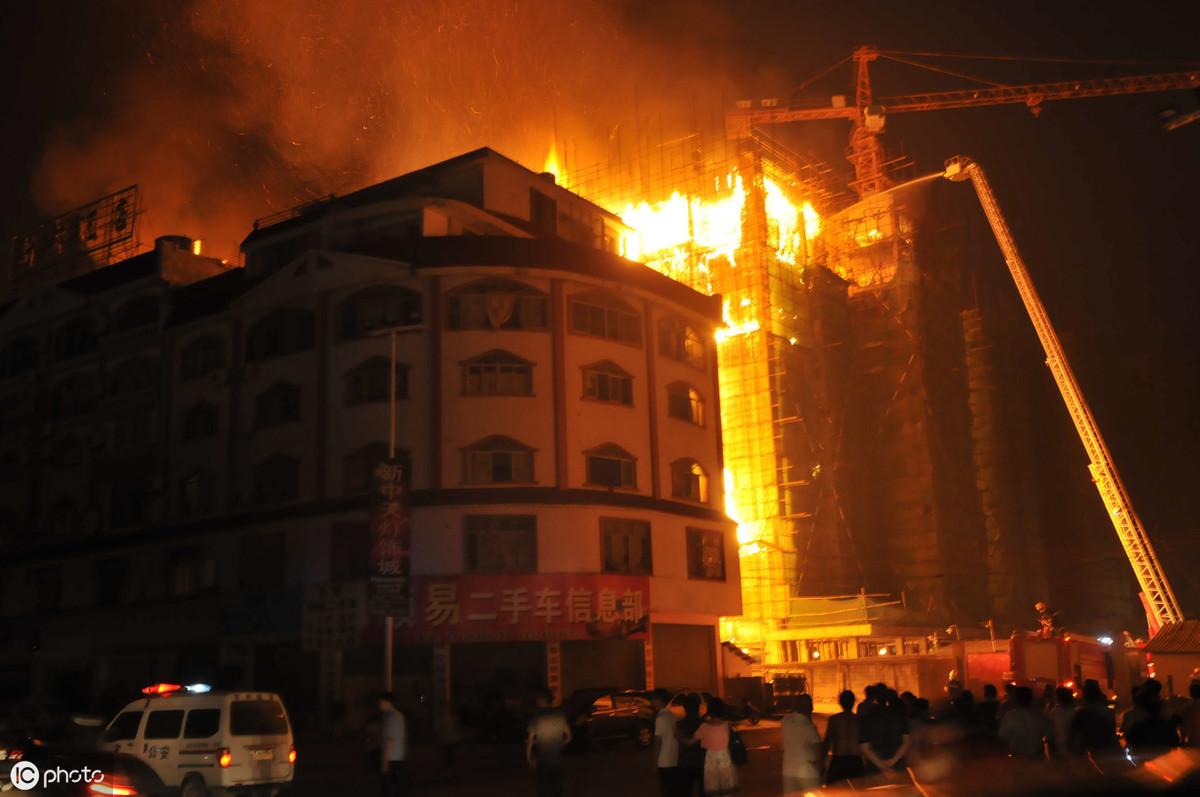 绿源电动车电视广告_绿源电动车led屏广告语_绿源电动车广告宣传车