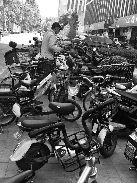 绿源电动车广告宣传车_绿源电动车电视广告_绿源电动车led屏广告语