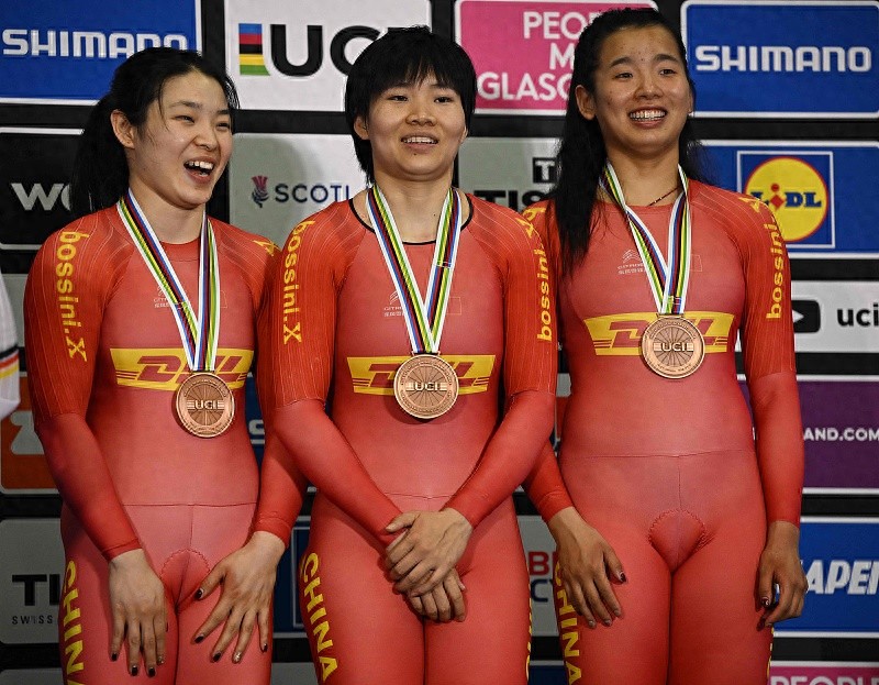 女自行车运动员_女子自行车运动_骑自行车的女运动员