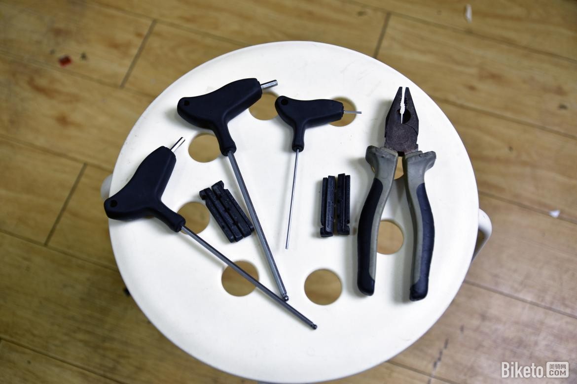 刹车座固定线怎么拆_刹车线固定座_刹车线固定扣