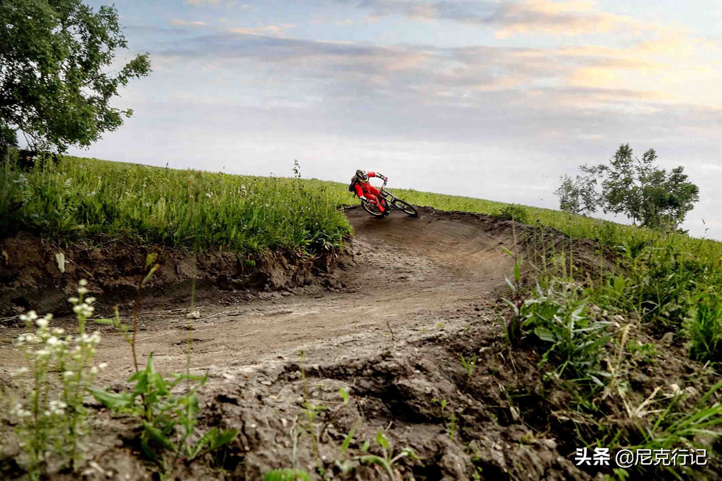 星空体育官方网站 双腿之间的极速游戏：4+2户外山地速降休闲，从上到下爽到起飞