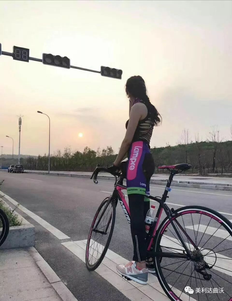 山地车锁叉_山地车前叉锁死锁不上_山地车前叉锁死失灵