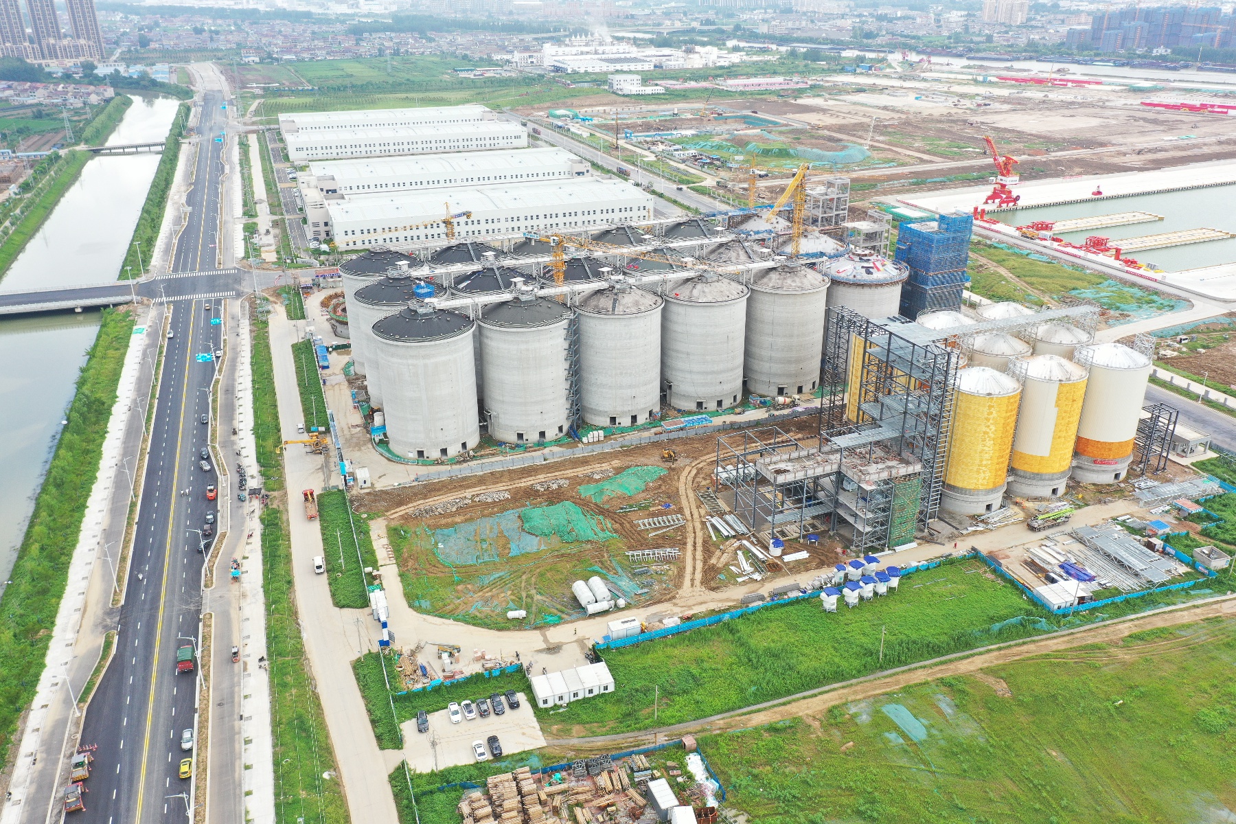 智能沥青洒布车_沥青洒布车视频_沥青洒布车洒布车