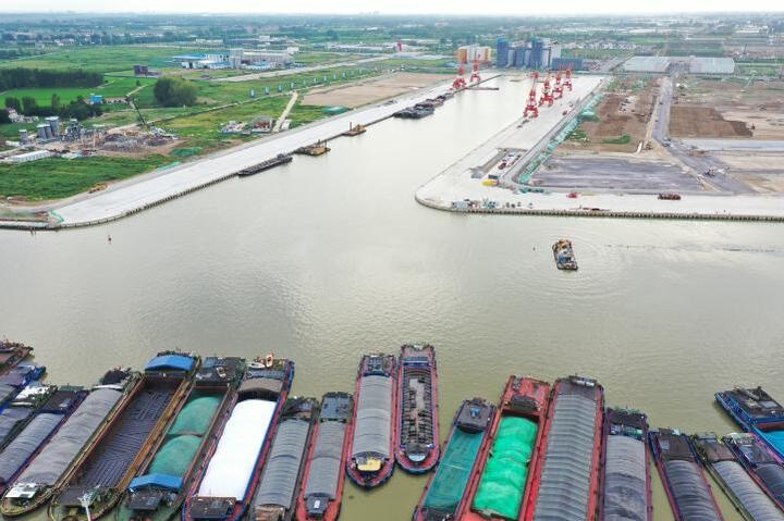 智能沥青洒布车_沥青洒布车视频_沥青洒布车洒布车