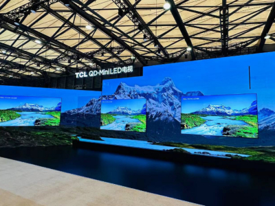 AWE 2024盛会上，TCL惊艳亮相，展出了画质卓越的电视王炸组合，并正式发布了名为“灵眸小金刚”的智能锁新品。