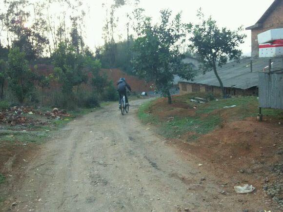 自行车前轮圈上xc是什么意思_自行车前车圈是什么_自行车上的车轮是什么