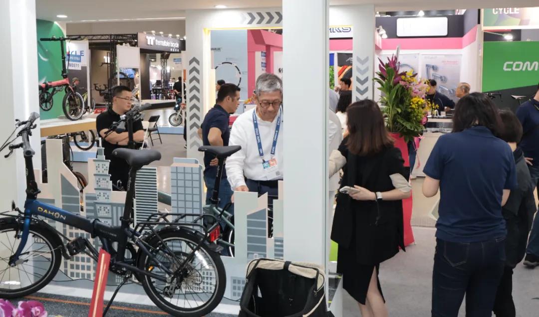 美国大行折叠车专卖店怎么样_DAHON大行Vélodon A4公路车_2025台北国际自行车展 DAHON大行快车道技术