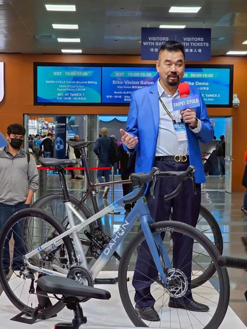 DAHON大行Vélodon A4公路车_美国大行折叠车专卖店怎么样_2025台北国际自行车展 DAHON大行快车道技术